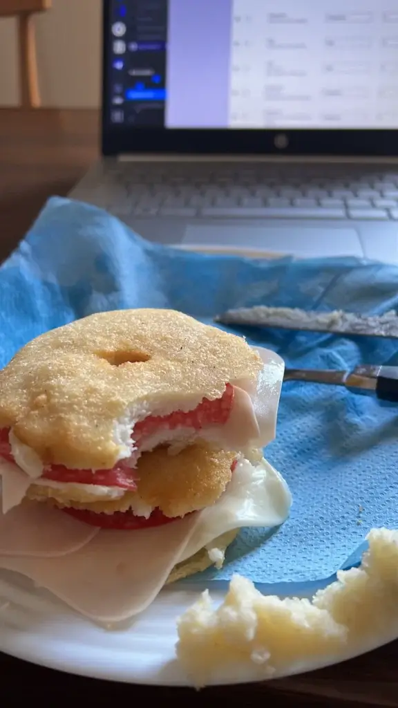 Retail 5 Arepa con Jamón y Queso. Clásico Venezolano. Desayuno.