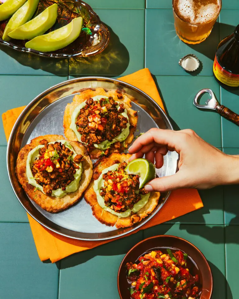 Taco artistico. Platos emblemáticos de la cocina Latinoamerica.