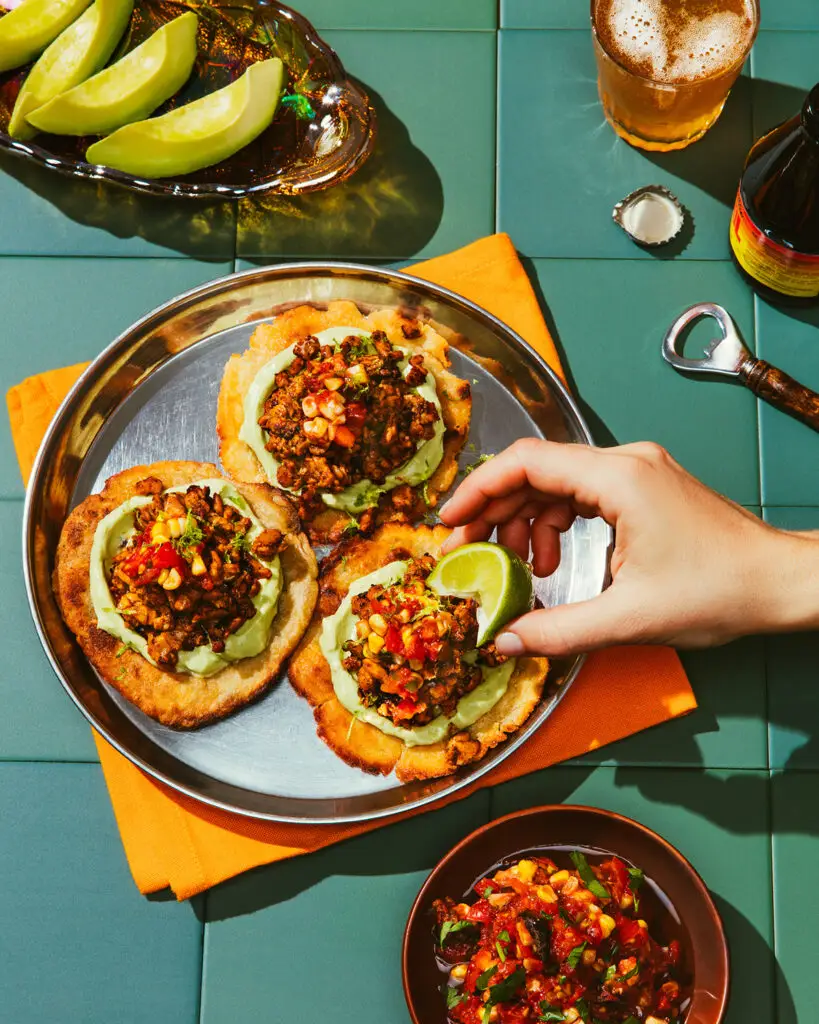 Tac artístic. Plats emblemàtics de la cuina Llatinoamèrica.