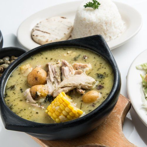 Cocina Latinoamericana. Comida Colombiana, ajiaco completo.